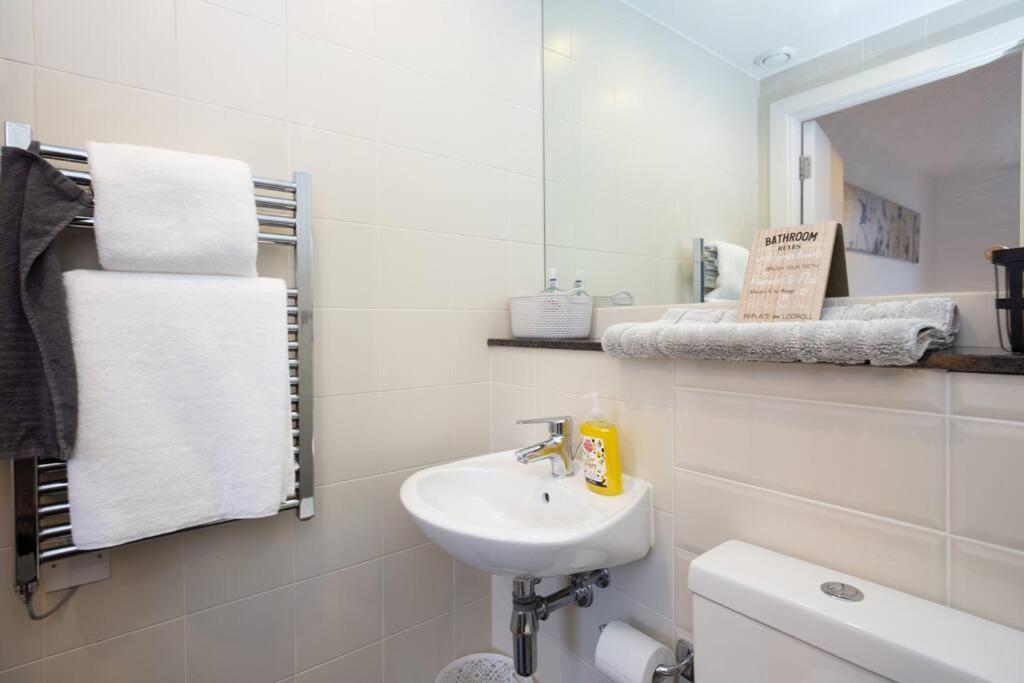Stylish Mediacity 2Bed, Sleeps 6, Amazing Views Manchester Eksteriør bilde