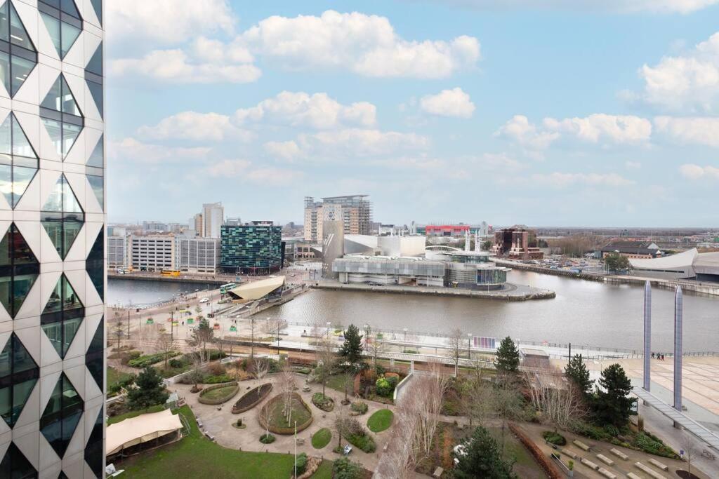 Stylish Mediacity 2Bed, Sleeps 6, Amazing Views Manchester Eksteriør bilde
