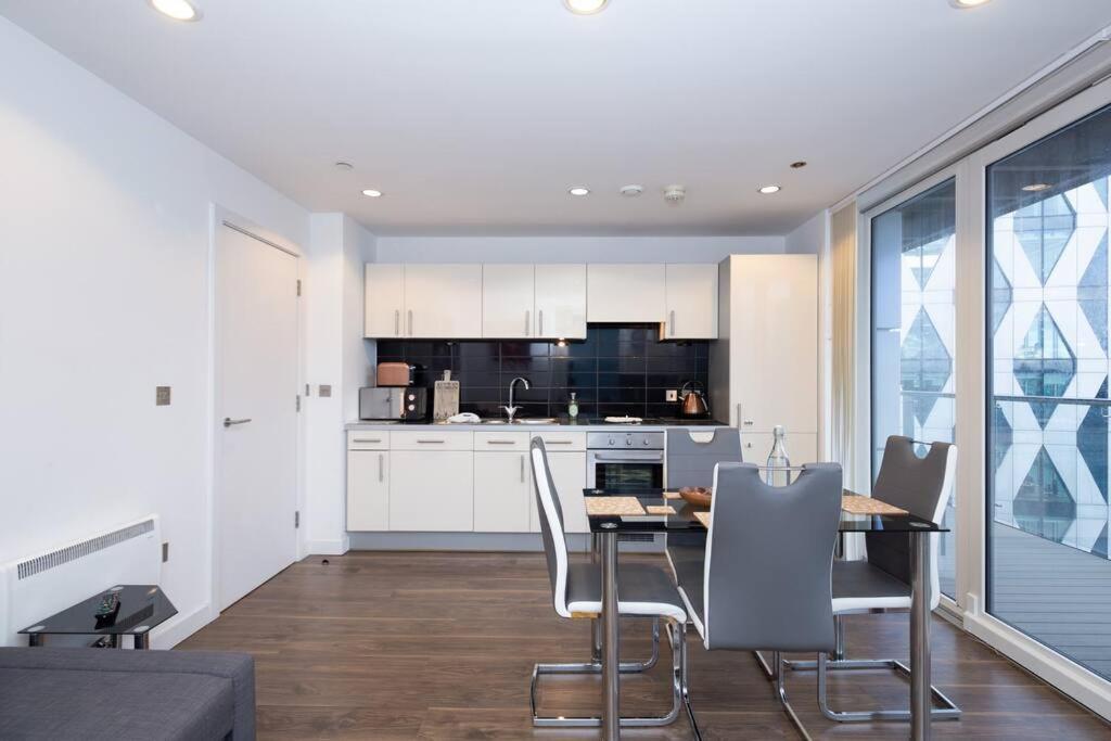 Stylish Mediacity 2Bed, Sleeps 6, Amazing Views Manchester Eksteriør bilde