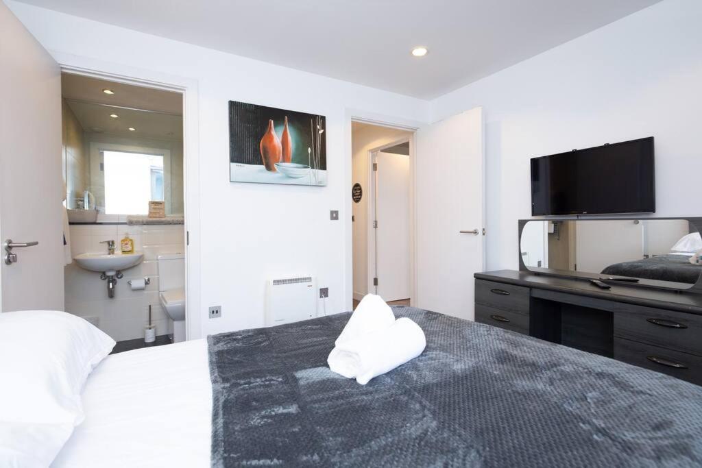 Stylish Mediacity 2Bed, Sleeps 6, Amazing Views Manchester Eksteriør bilde