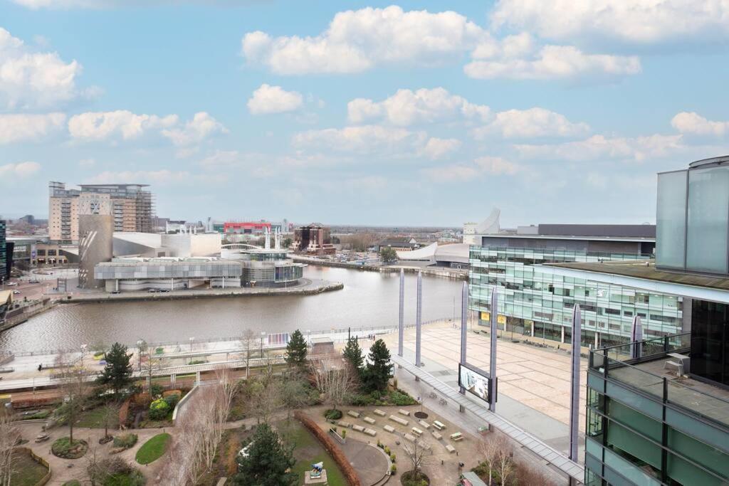Stylish Mediacity 2Bed, Sleeps 6, Amazing Views Manchester Eksteriør bilde