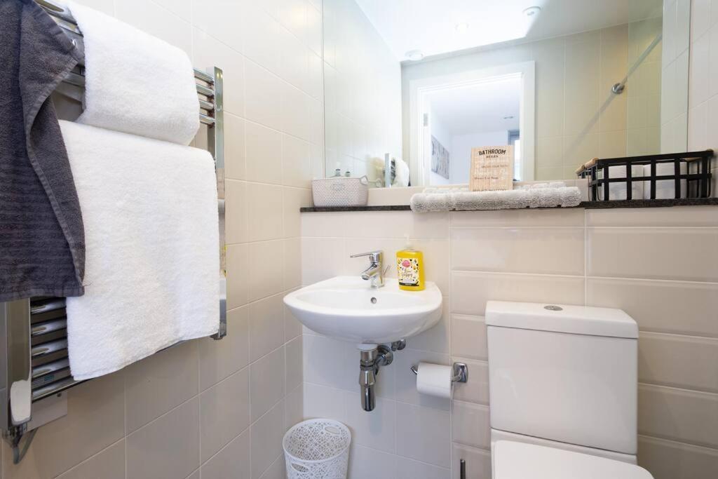 Stylish Mediacity 2Bed, Sleeps 6, Amazing Views Manchester Eksteriør bilde