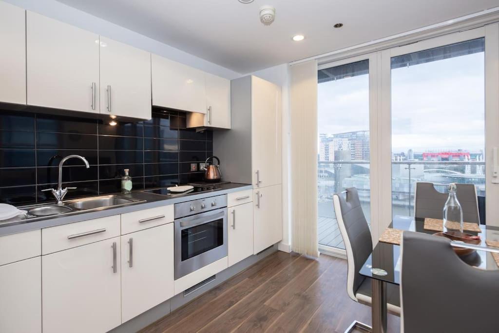 Stylish Mediacity 2Bed, Sleeps 6, Amazing Views Manchester Eksteriør bilde